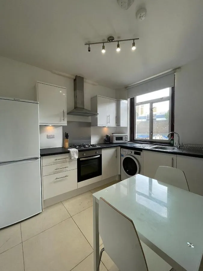 Amazing 3 Bedroom Flat Minutes From Tower Bridge London Apartment